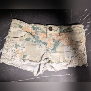 Retro Mossimo Supply Company, Floral Distressed Shorts, Women's size 3 (juniors)